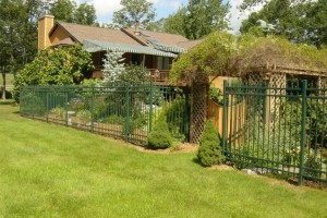 72 inches high decorative aluminum fence in green. Style Victoria